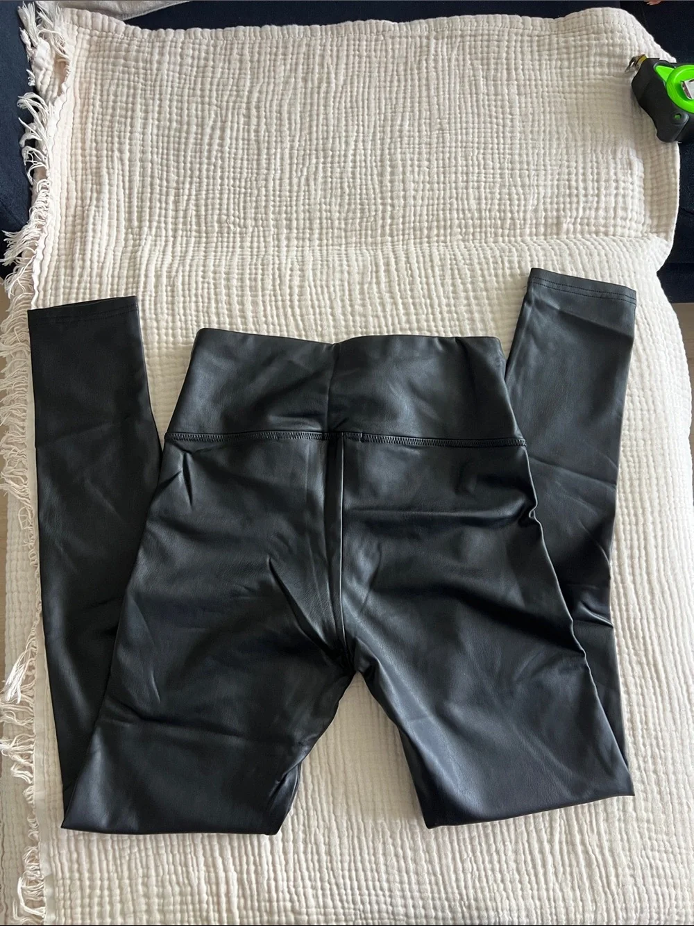 Faux Leather High-Waist Leggings - Black - Picture 3 of 6